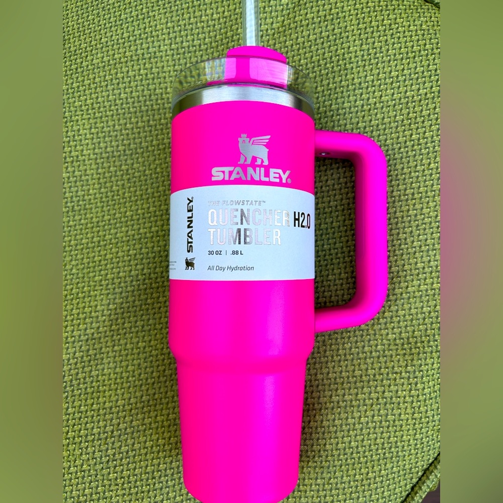 NWT 30 oz Stanley Quencher, pink camellia 🌺